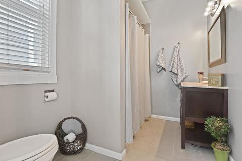 3028 N Gresham Ave, Chicago, IL 60618 photo 11