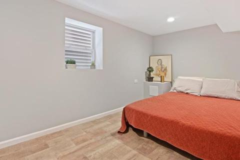 3028 N Gresham Ave, Chicago, IL 60618 photo 25