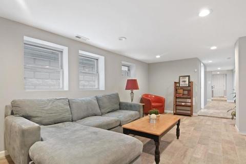 3028 N Gresham Ave, Chicago, IL 60618 photo 24