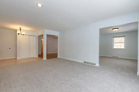 300 Rustic Ln, Algonquin, IL 60102 photo 7