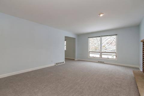 300 Rustic Ln, Algonquin, IL 60102 photo 4