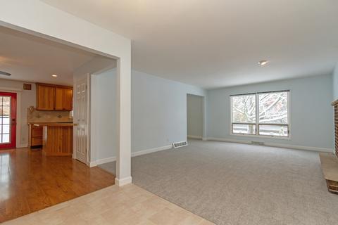 300 Rustic Ln, Algonquin, IL 60102 photo 3