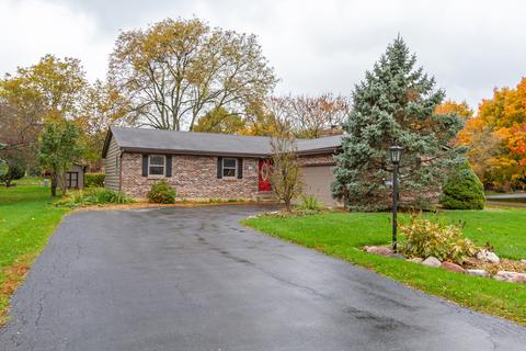300 Rustic Ln, Algonquin, IL 60102 photo 2
