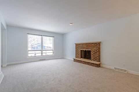 300 Rustic Ln, Algonquin, IL 60102 photo 5