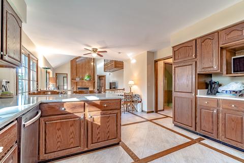 855 Aberdeen Ct, Bolingbrook, IL 60440 photo 3
