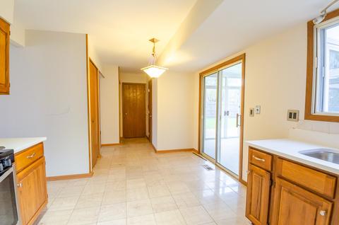 792 Heather Ln, Bartlett, IL 60103 photo 9