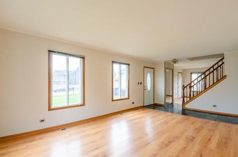 792 Heather Ln, Bartlett, IL 60103 photo 4