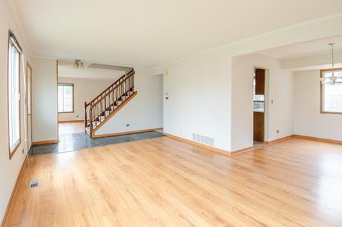 792 Heather Ln, Bartlett, IL 60103 photo 3