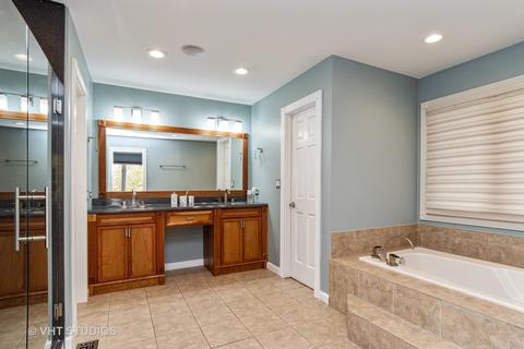 1165 Ancient Oaks Ct, Bartlett, IL 60103 photo 13