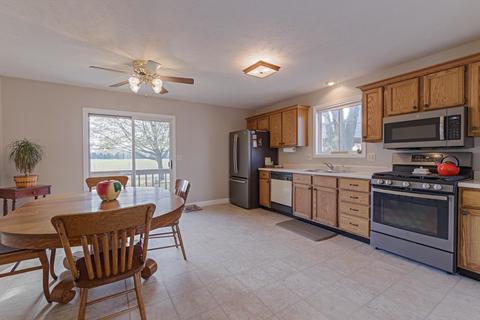 2769 Arrowhead Dr, Bloomington, IL 61704 photo 9
