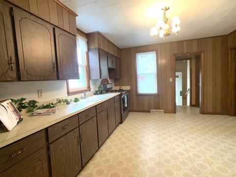 106 S Taylor St, Cherry, IL 61317 photo 9
