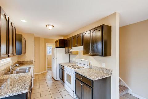 808 Stewart Ave, Elgin, IL 60120 photo 2
