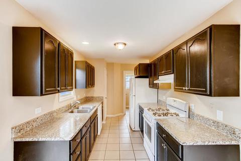 808 Stewart Ave, Elgin, IL 60120 photo 5