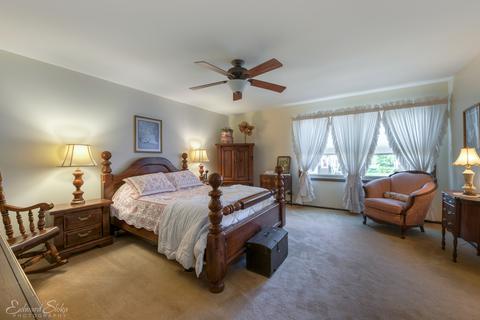 4231 N Sturbridge Dr, Hoffman Estates, IL 60192 photo 12