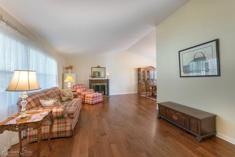 4231 N Sturbridge Dr, Hoffman Estates, IL 60192 photo 4