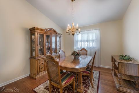 4231 N Sturbridge Dr, Hoffman Estates, IL 60192 photo 9