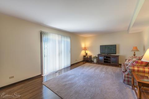 4231 N Sturbridge Dr, Hoffman Estates, IL 60192 photo 10