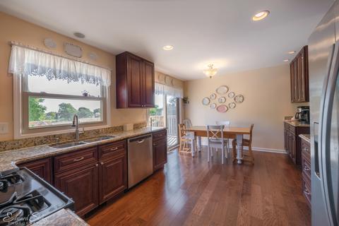 4231 N Sturbridge Dr, Hoffman Estates, IL 60192 photo 7