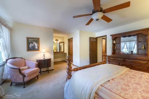 4231 N Sturbridge Dr, Hoffman Estates, IL 60192 photo 13