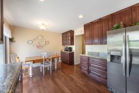4231 N Sturbridge Dr, Hoffman Estates, IL 60192 photo 8
