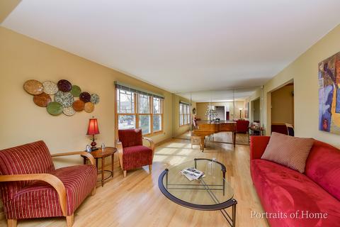 1401 Hyatt Dr, Wheaton, IL 60189 photo 2