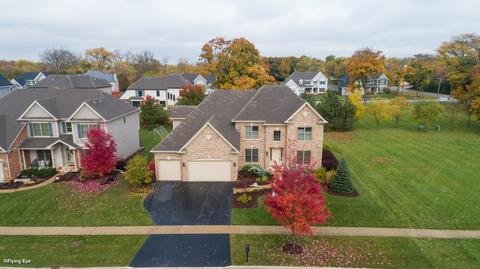 82 Landon Cir, Wheaton, IL 60189 photo 2
