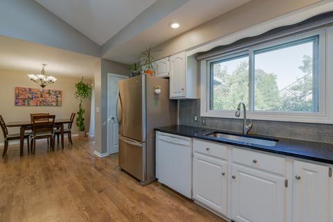 907 Ranch Rd, Wheaton, IL 60187 photo 9