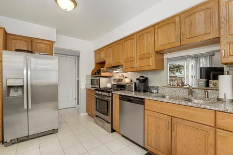 517 Dulles Rd, Des Plaines, IL 60016 photo 9