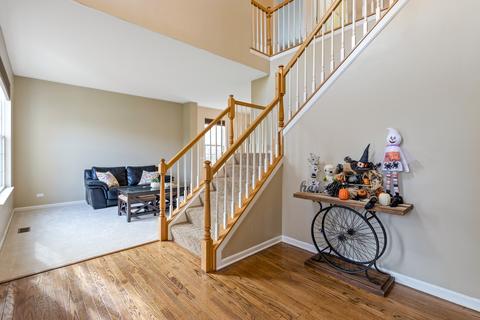 235 Thrush Cir, Lindenhurst, IL 60046 photo 2