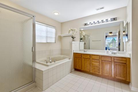235 Thrush Cir, Lindenhurst, IL 60046 photo 17