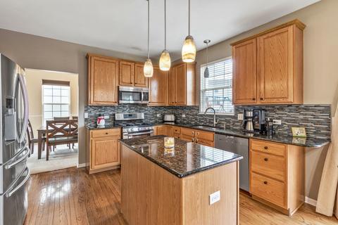 235 Thrush Cir, Lindenhurst, IL 60046 photo 7