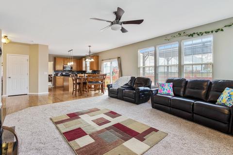 235 Thrush Cir, Lindenhurst, IL 60046 photo 11
