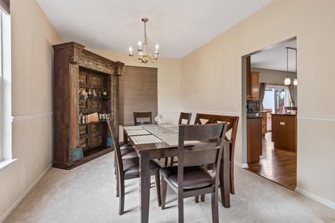 235 Thrush Cir, Lindenhurst, IL 60046 photo 5