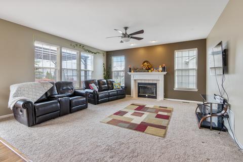 235 Thrush Cir, Lindenhurst, IL 60046 photo 12