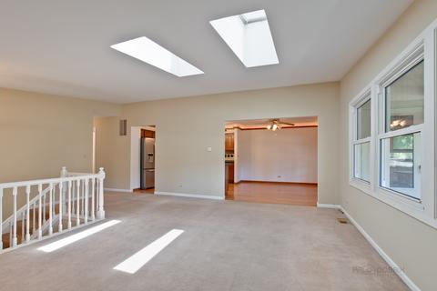 4129 Crimson Dr, Hoffman Estates, IL 60192 photo 2