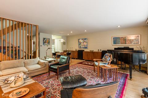 1349 E Park Pl, Chicago, IL 60637 photo 5