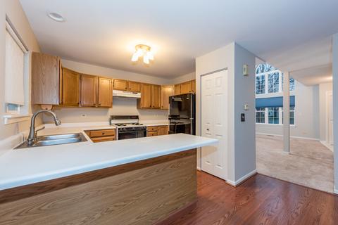 6877 Hampton Cir, Gurnee, IL 60031 photo 9