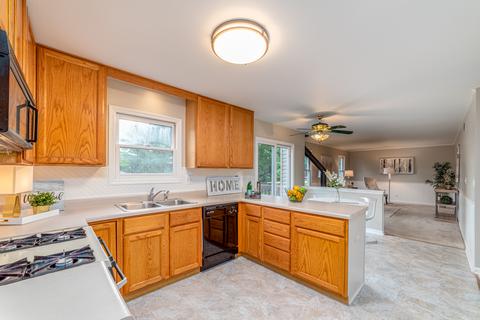 2809 Weld Rd, Elgin, IL 60124 photo 2