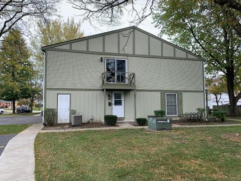 1653 Valley Forge Ct #A, Wheaton, IL 60189 photo 2