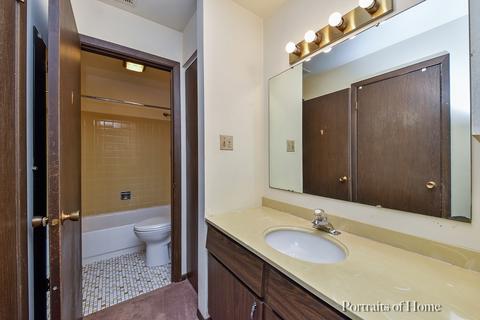 1662 Dover Ct #C, Wheaton, IL 60189 photo 9