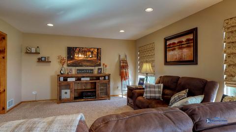 6637 Ayre Dr, Mchenry, IL 60050 photo 8