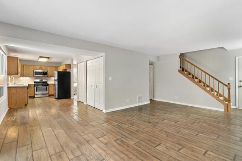 792 Orchid Ln, Bartlett, IL 60103 photo 2