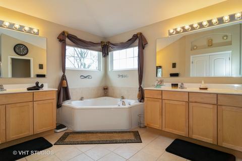 850 Forest Glen Ct, Bartlett, IL 60103 photo 9