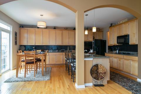 850 Forest Glen Ct, Bartlett, IL 60103 photo 3