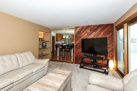 4099 Whispering Trails Dr, Hoffman Estates, IL 60192 photo 13