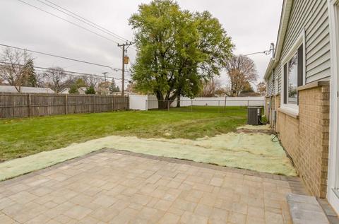 180 Norman Ct, Des Plaines, IL 60016 photo 24