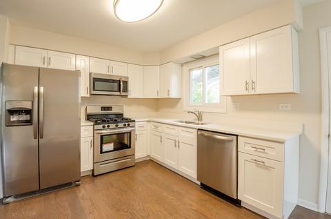 180 Norman Ct, Des Plaines, IL 60016 photo 8