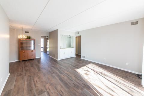 5408 Chateau Dr #4, Rolling Meadows, IL 60008 photo 4