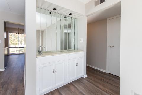 5408 Chateau Dr #4, Rolling Meadows, IL 60008 photo 5