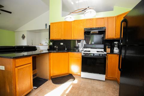 519 Shadow Dr, Harvard, IL 60033 photo 4